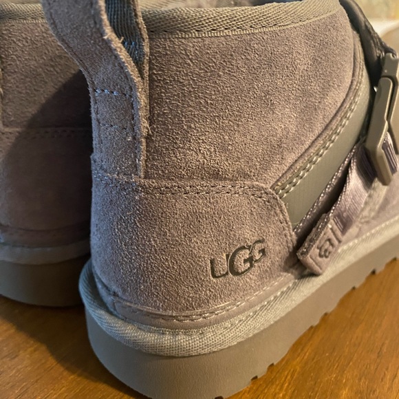 Brand new Neumel Snapback Chukka Boot UGG GRAY
